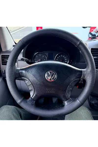 DİKİŞLİ DİREKSİYON KILIFI SİYAH / NOKTA DERİ SİYAH DİKİŞLİ MERCEDES SPRİNTER FOTODAKİ İÇİN