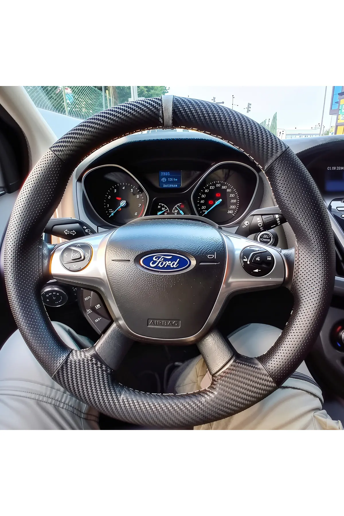 Dikişli Direksiyon Kılıfı Karbon Deri Nokta Deri Gri Yüzük Gri Dikişli Ford Focusuyumlu 2012-13-14