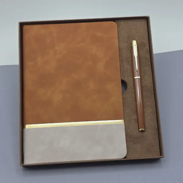 Kutulu Altın Şeritli Deri Defter Ve Kahverengi Metal Roller Kalem Set