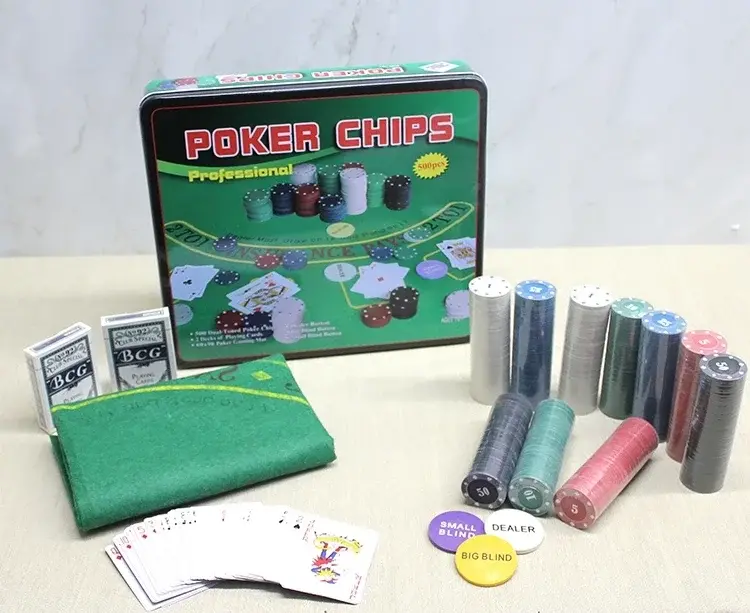 Metal Kutulu 500 Chip Ve 2 Adet İskambil  Kağit Setine Sahip Poker Oyunu Alk3540