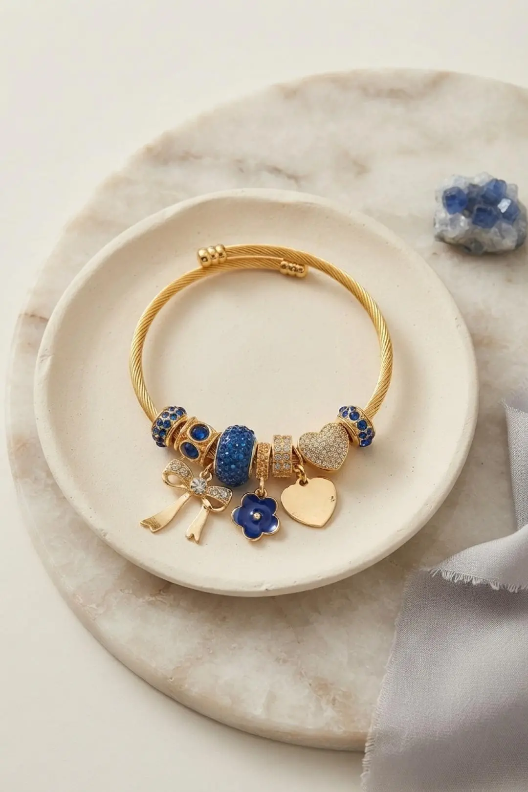 Fiyonk Charmlı Mavi Renk Gold Bileklik TJ-BB8708
