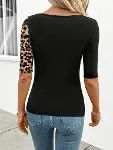 Kadın Kısa Kollu Asimetrik Kesim V Detaylı Leopar Desenli Viskon Bluz-4
