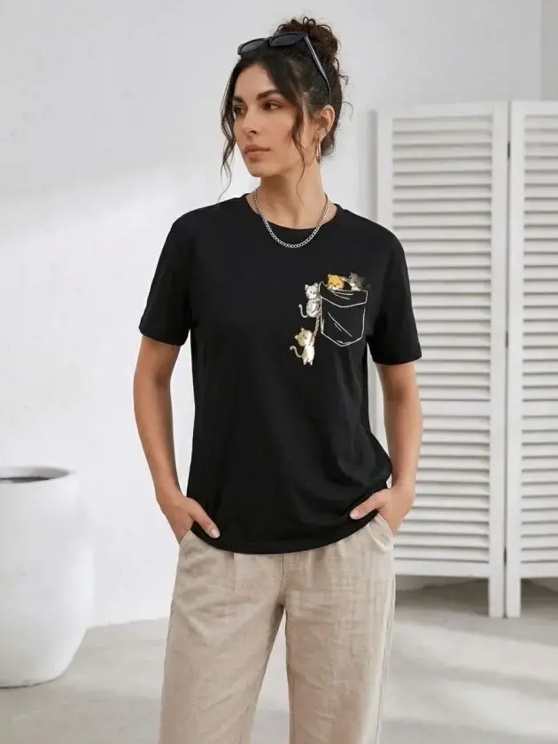 Sevimli Kedi Cep Baskılı Tişört Kısa Kol Yazlık T-Shirt - Siyah-1 Sevimli Kedi Cep Baskılı Tişört Kısa Kol Yazlık T-Shirt - Siyah-1