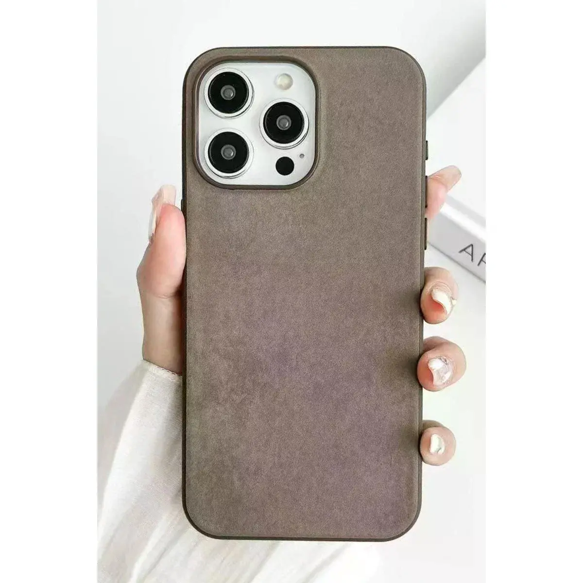 İphone 15 Pro Max Kılıf Karen Magsafe Kapak - Kahverengi