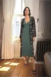 Çiçek ve Yaprak Desenli Dantelli ve Dekolteli Büyük Beden Sabahlık Takımı-1