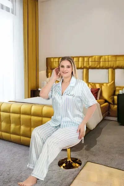 Büyük Beden Şık Tasarım Mavi Çizgili Düğmeli Kısa Kol Lüx Saten Pijama Takımı