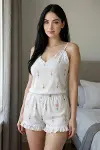 Şık Tasarım Beyaz Üstüne Çiçek Desenli Askılı Şortlu Pijama Takımı-1