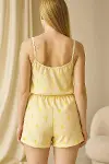 Sarı Üstüne Desenli Askılı Şortlu Pijama Takımı-2