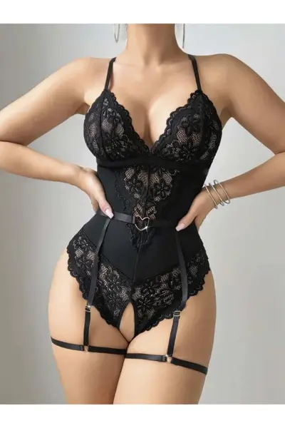 Siyah Özel Bölgesi Açık Dantel İşlemeli Jartiyer Görünümlü Body