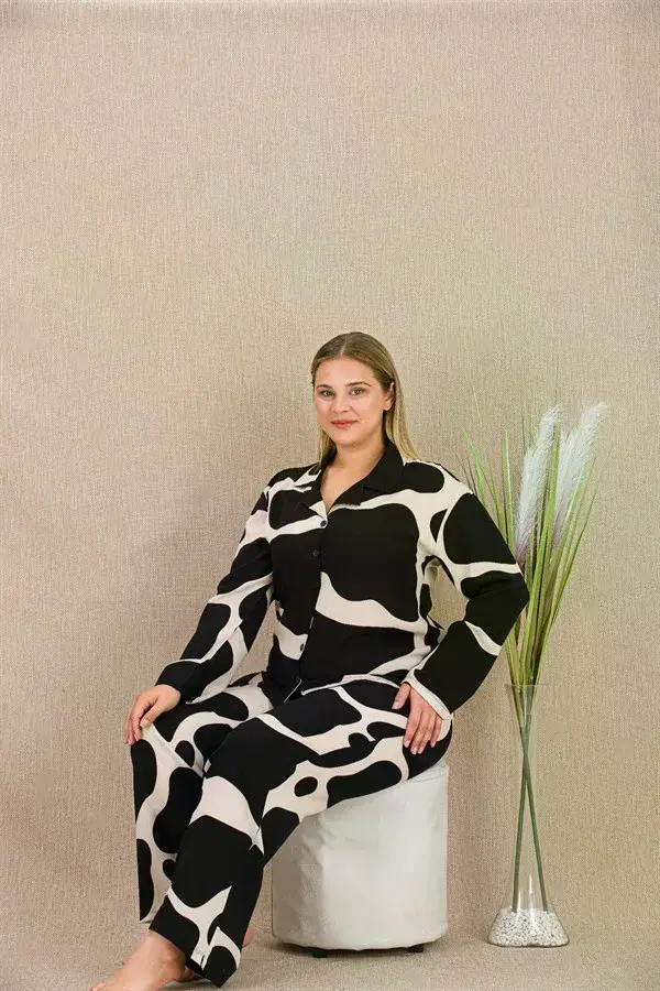 Büyük Beden Siyah Beyaz Desenli Düğmeli Uzun Kol Viskon Pijama Takımı