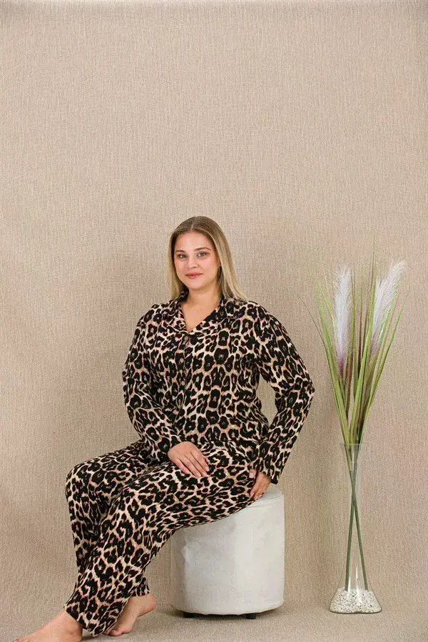 Büyük Beden Leopar Desenli Düğmeli Uzun Kol Viskon Pijama Takımı
