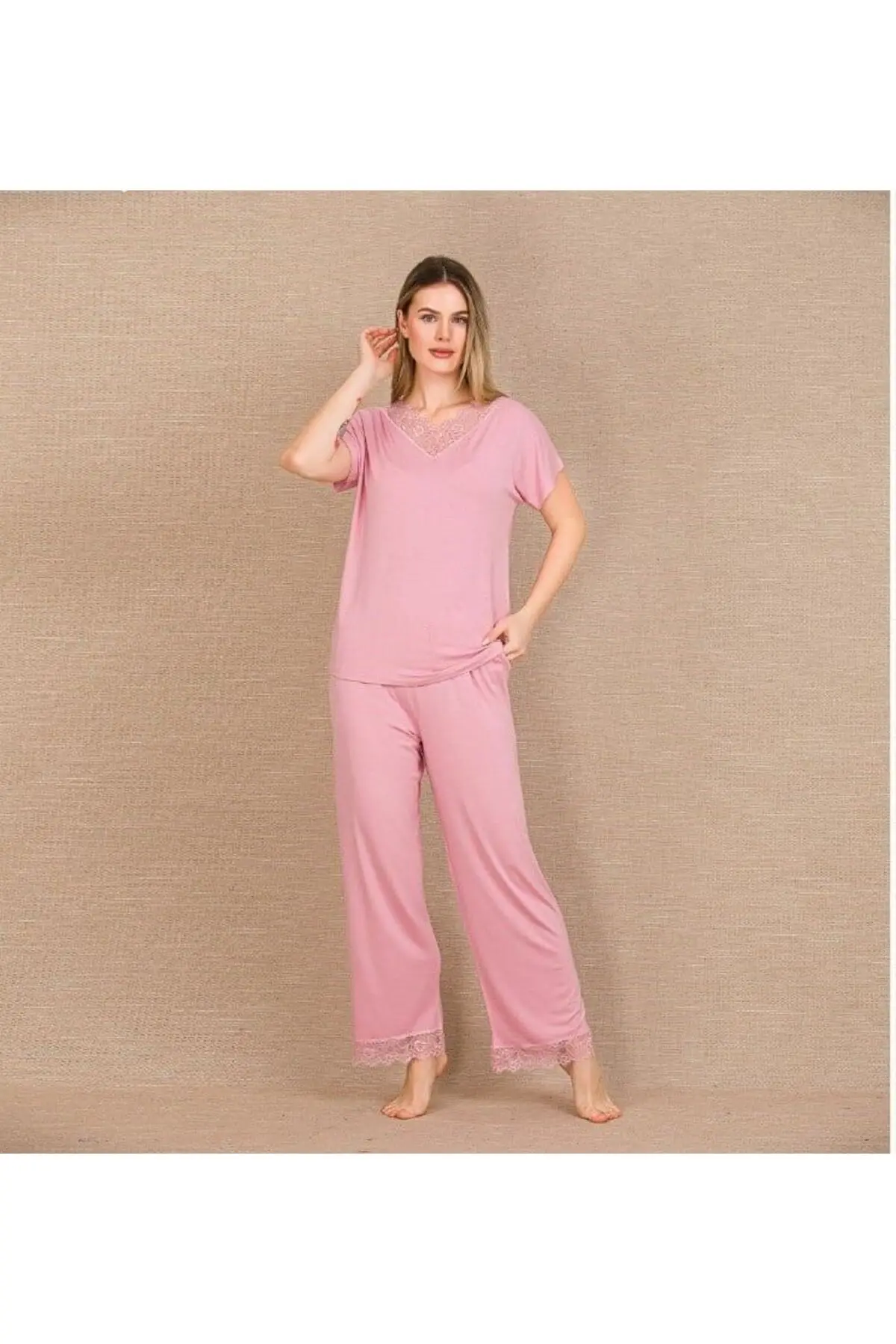 Viskon Şık Tasarım Dantel İşlemeli Pembe Kısa Kol Pijama Takımı