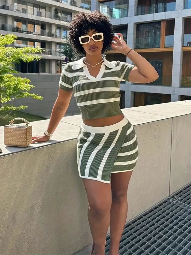 Kadın Kısa Kollu Polo Yaka Crop Asimetrik Mini Triko Etek Ikili Takım-1 Kadın Kısa Kollu Polo Yaka Crop Asimetrik Mini Triko Etek Ikili Takım-1