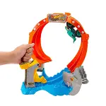 JFR08 Hot Wheels Monster Trucks Dönen Corkscrew Shark Çarpışması-2