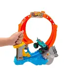 JFR08 Hot Wheels Monster Trucks Dönen Corkscrew Shark Çarpışması-5