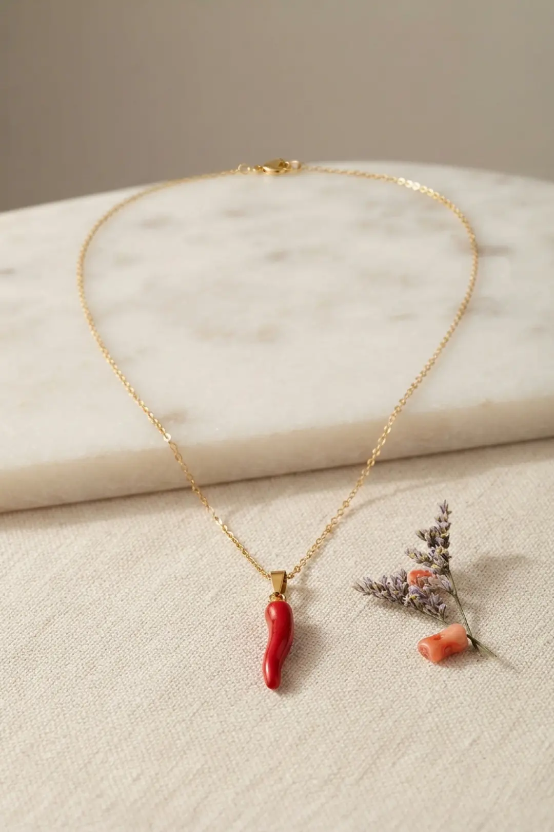 316L Çelik Gold Renk Zincir Kırmızı Kapya Biber Model Kadın Kolye TJ-BKO11240