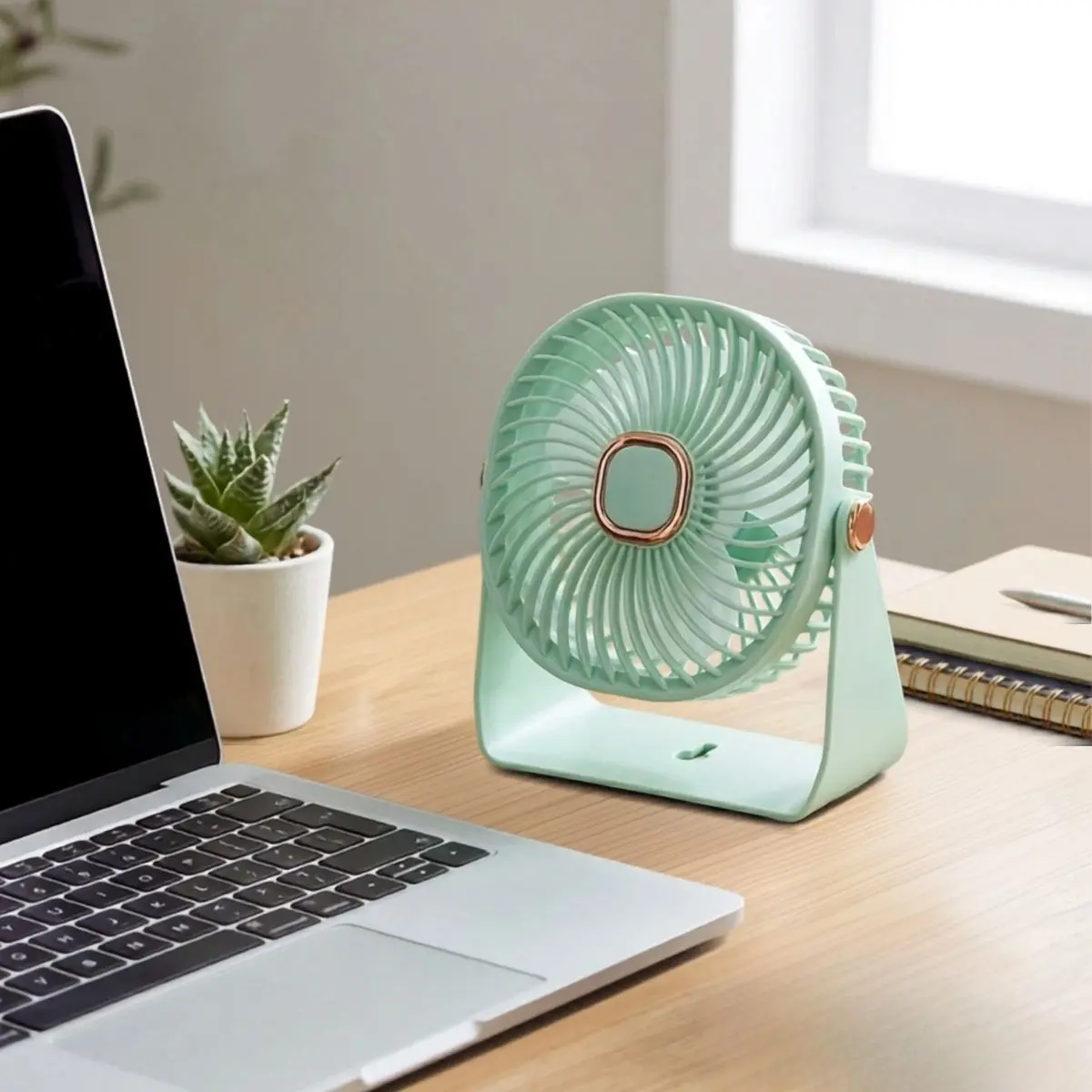 3 Kademeli Masaüstü Fan – Duvara Asılıp Sabitlenebilen Standlı Kaydırmaz Pedli Mini Fan ZB112 (4745)