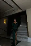 Kadın El Emeği Kadife Kumaş V Yaka Yırtmaçlı Uzun Kollu Elbise-3