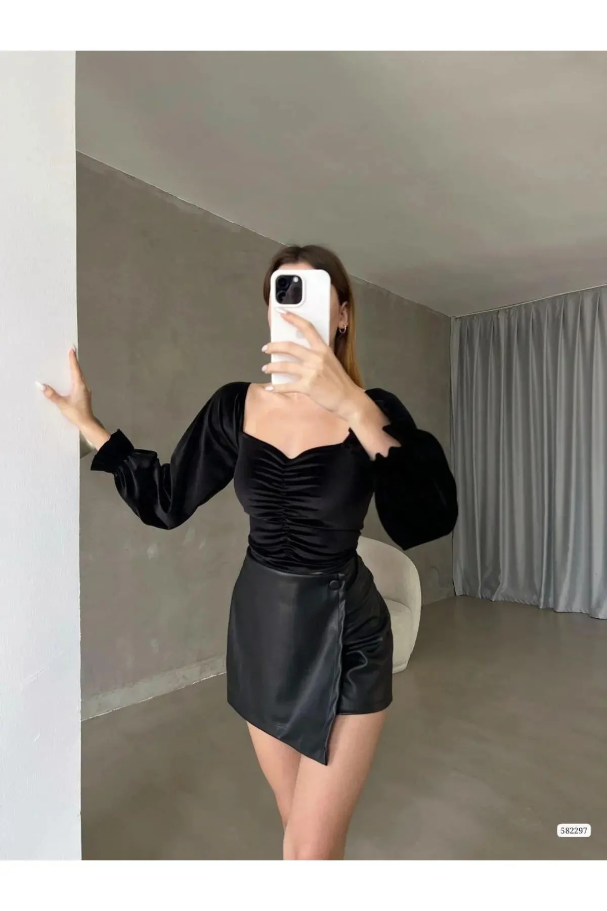 Kadın Gösterişli Madonna Yaka Uzun Kol Kadife Kumaş Smock Bluz