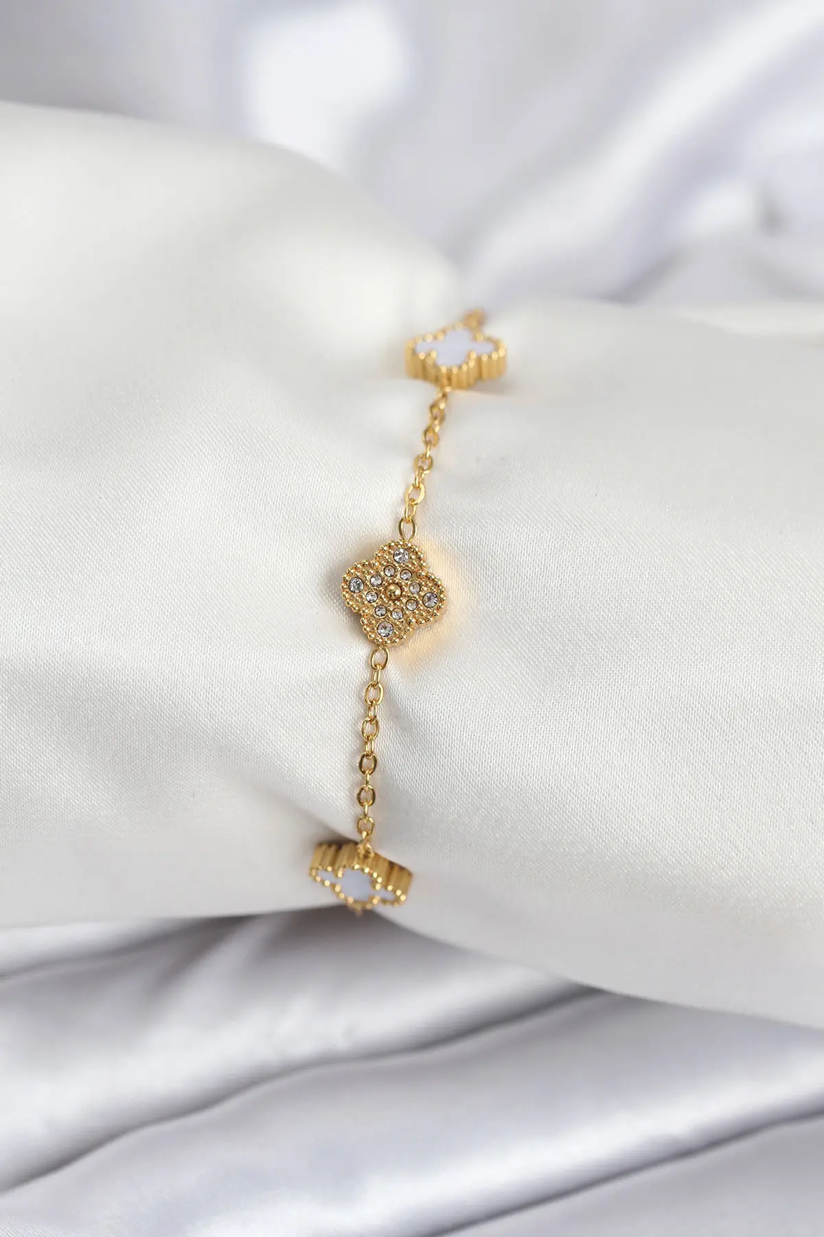 316L Çelik Gold Renk Beyaz ve Zirkon Taşlı Baby Boy Yonca Kadın Bileklik TJ-BB7955