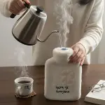 Hello Everyone Yazılı Kurdeleli Beyaz Peluş Sıcak Su Torbası 1 Lt – Yumuşak Kılıf, Uzun Süre Sıcak T-3