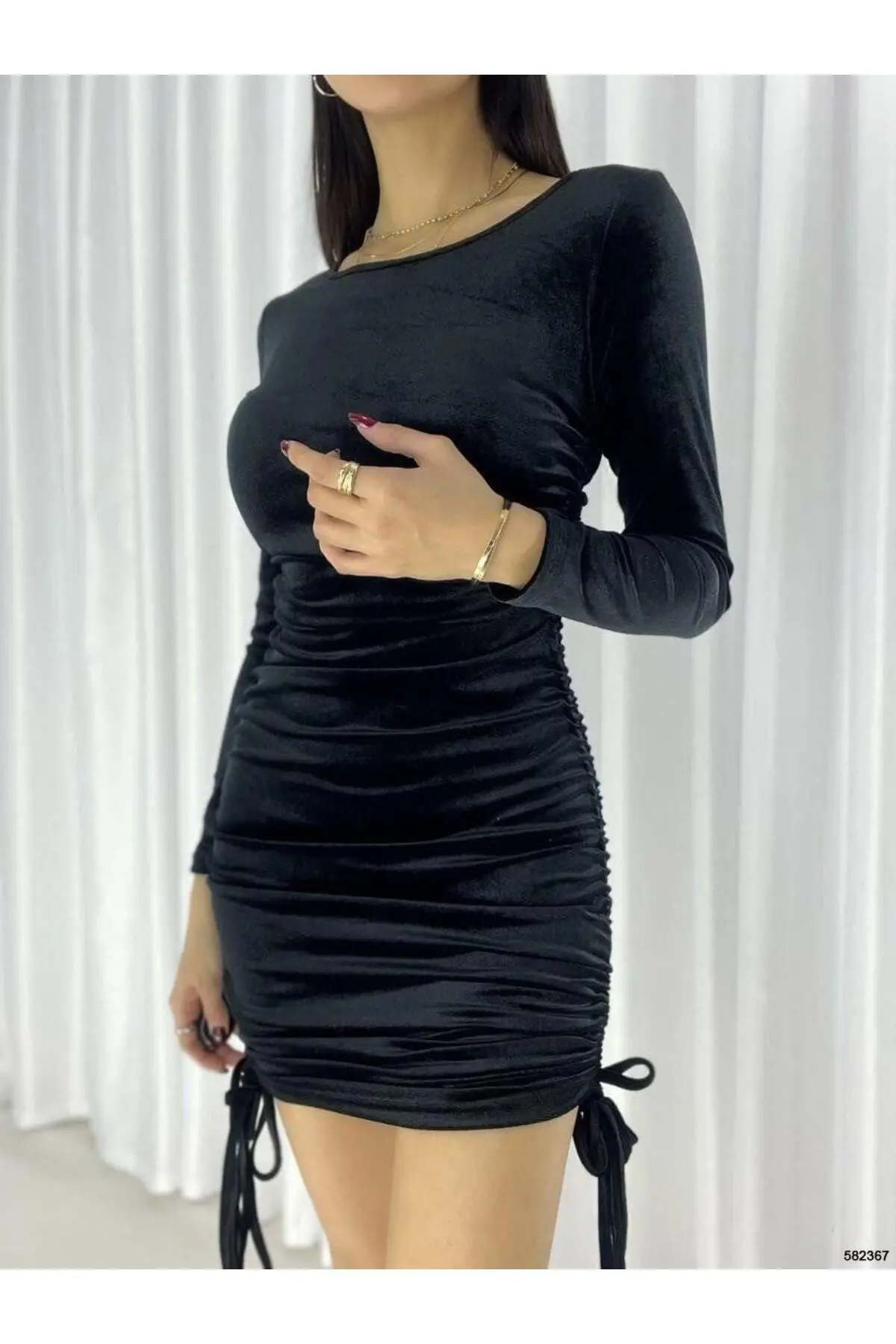 Kadın Sade Mezuniyet Elbisesi Dik Yaka Uzun Kol Kadife Kumaş Dokulu Abiye Elbise