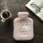 Hello Everyone Yazılı Kurdeleli Pembe Peluş Sıcak Su Torbası 1 Lt – Yumuşak Kılıf, Uzun Süre Sıcak T-1