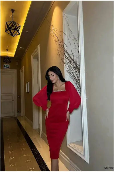 Kadın Şık Detay Saten Kumaş Kare Yaka Balık Kesim Abiye Elbise