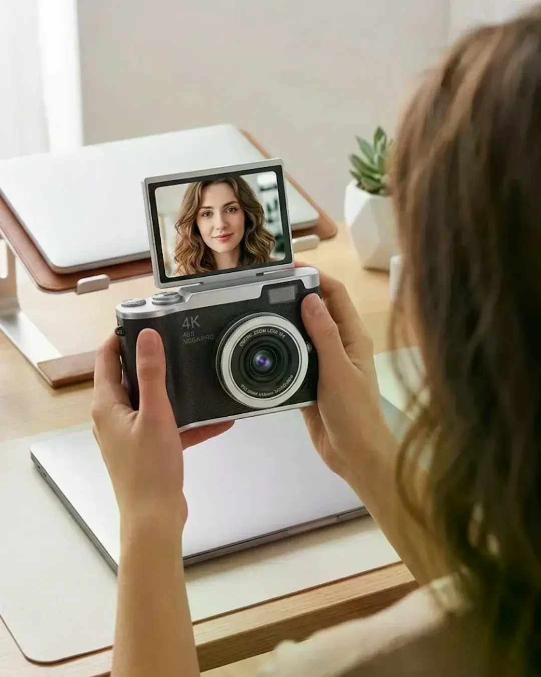 Kompakt 4K Dijital Kamera 48 MP Sensör 8X Zoom Flip Ekran Vlog ve Selfie Uyumlu