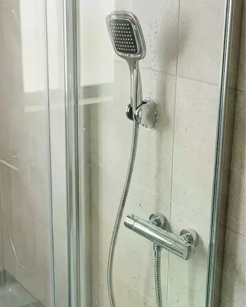Siyah Duş Başlığı Seti Spiral Hortumlu El Duşu ve Duvar Askısı Banyo Seti