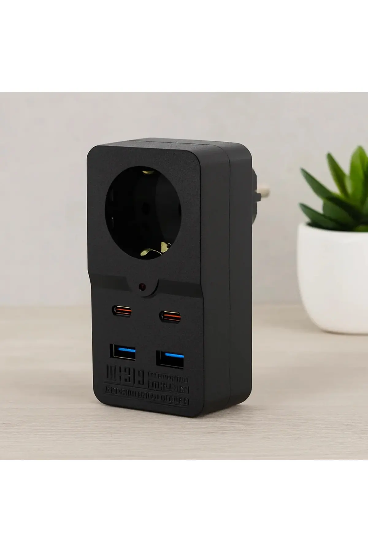 Termal Akım Korumalı Duvar Prizi - 1 Priz, 2xUSB, 2xType-C (10A/2500W) Siyah