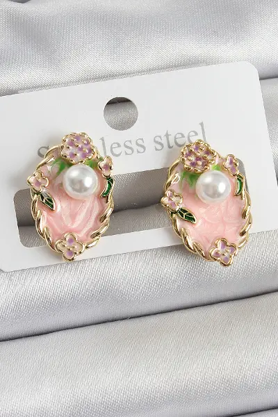 Pirinç Pembe Mineli İnci Detaylı Sanatsal Portre Model Gold Renk Kadın Küpe