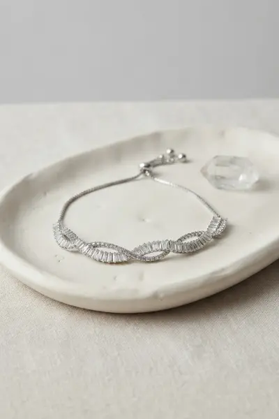 Gümüş Renk Baget Zirkon Taşlı Sarmal Model Pirinç Asansör Bileklik