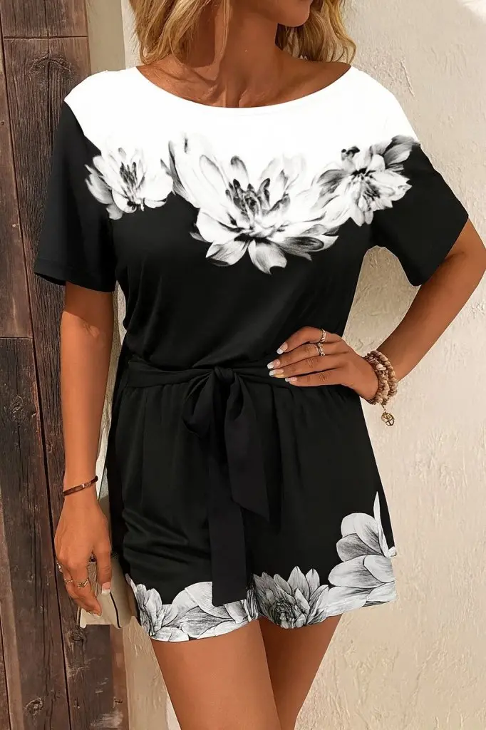 Kadın Tek Omuzu Açık çiçek Desenli Beli Kuşaklı Iki Iplik Mini Short Tulum
