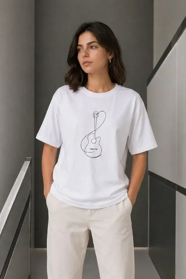 Minimal Gitar Baskılı Tişört T-Shirt Yazlık Kısa Kol Bisiklet Yaka T-Shirt - Beyaz