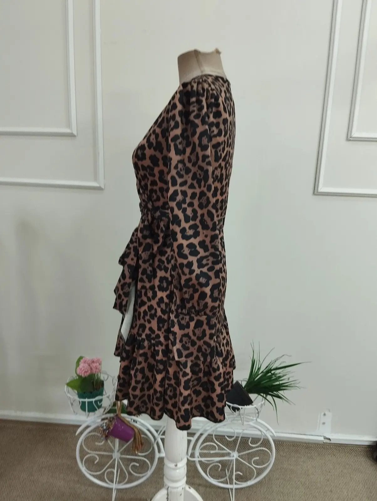 Kadın Uzun Kollu Kruvaze Yakalı Belden Bağcıklı Kısa Leopar Desenli Modal Elbise